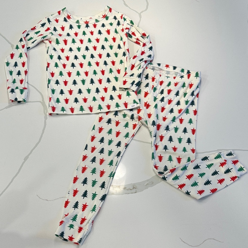 Gap baby cotton 2 piece pajama set long sleeve pants Christmas tree size 4 🌲❤️💚